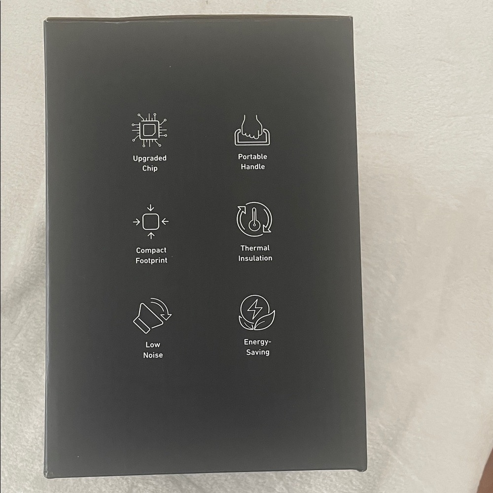 AstroAI White Mini Fridge - Picture 2 of 4